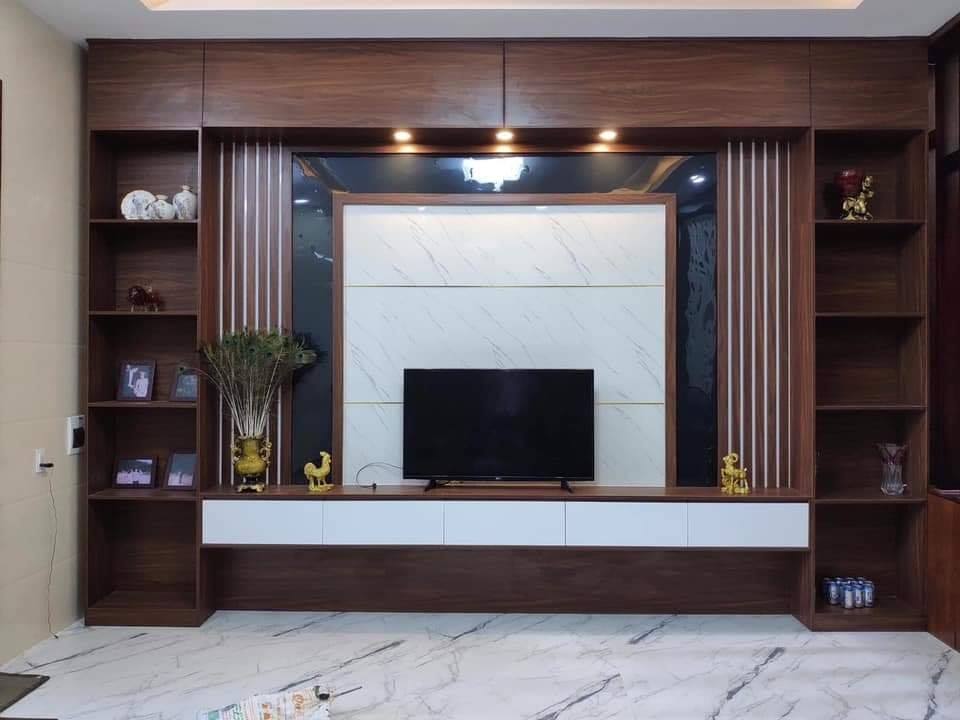 Vách ngăn phòng khách đẹp GVA15 với kiểu dáng mới lạ và không gian sống rộng rãi mang đến trải nghiệm tuyệt vời cho mọi gia đình. Không chỉ là vật trang trí nội thất, vách ngăn phòng khách bằng gỗ còn góp phần làm tăng giá trị và độc đáo cho căn nhà của bạn.